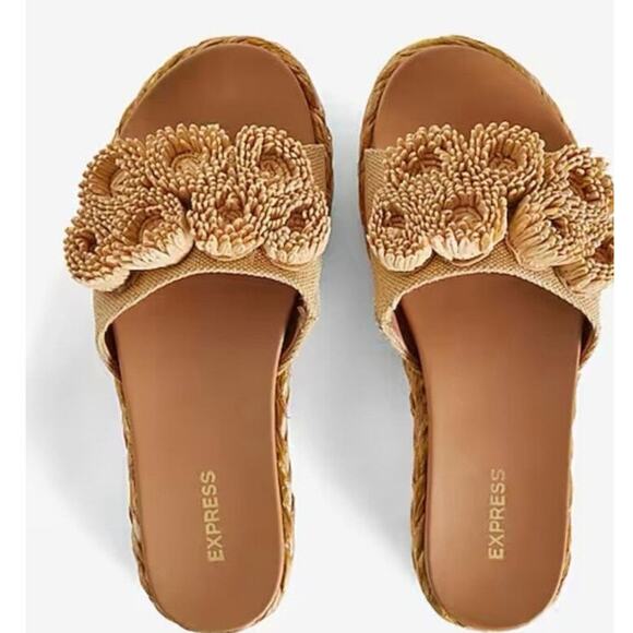 EXPRESS Slides Sandals 7 Tan Woven Flower Slip On Espadrille Beach Summer Boho - Picture 1 of 7